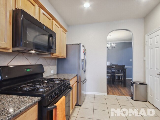 Foto del edificio - "Charming 3-Bedroom Home with Study, &  Ga...
