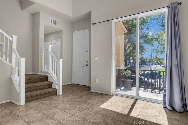 Building Photo - 210 Timberwood