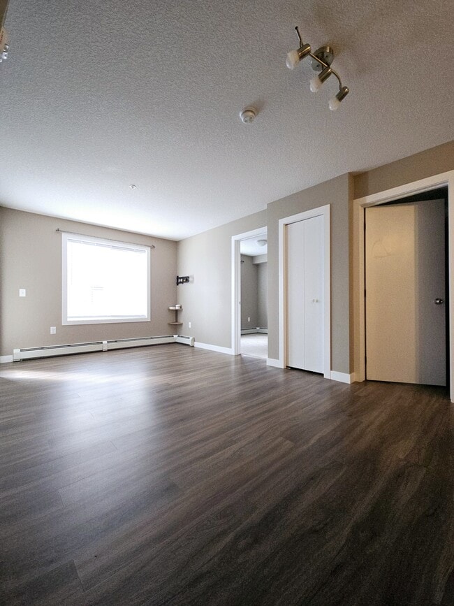 Building Photo - 4641-4128 128 Ave NE