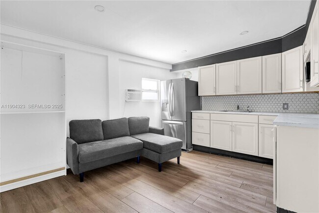 Foto del edificio - 14970 Leisure Dr