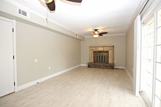 Building Photo - 709 Avenue Due Fontaine Bleau