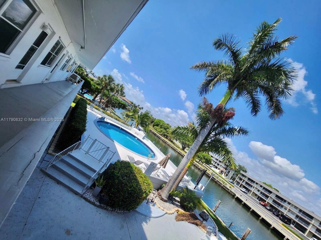 Foto principal - 467 Golden Isles Dr