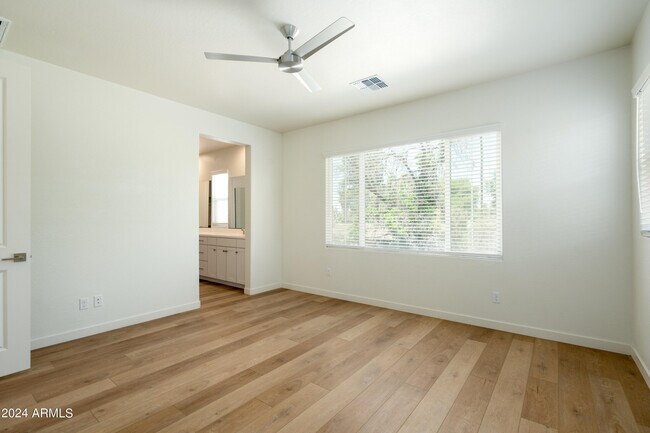 Building Photo - 4006 E Campus Dr