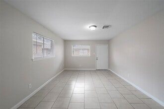Building Photo - 803 1/2 Ellena Rd