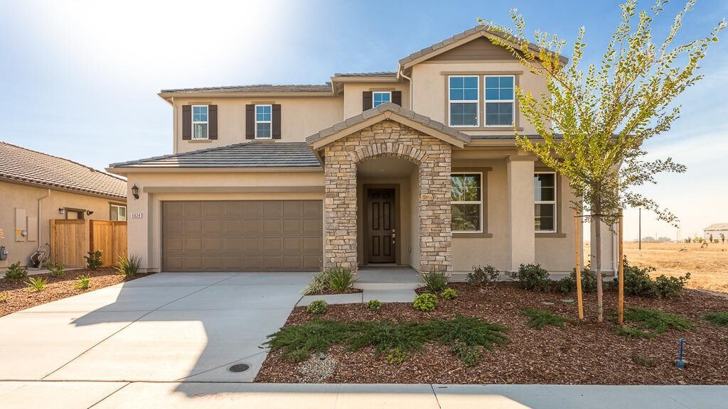 Foto principal - Gorgeous NEW Home in Roseville!