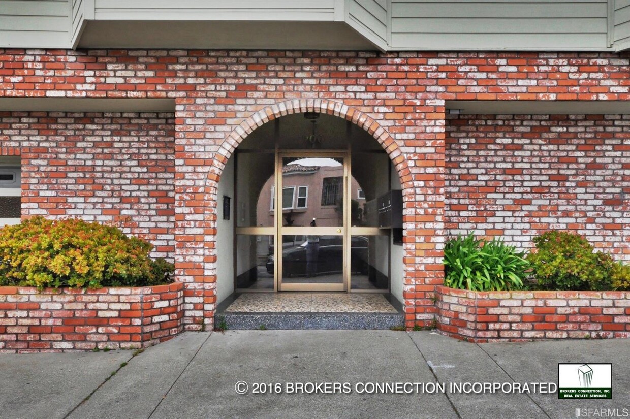Primary Photo - 900 Rivera St