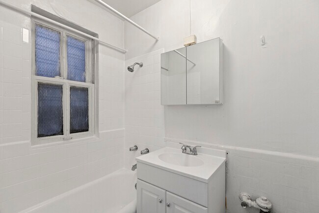 Foto del edificio - 428 W Wellington Ave