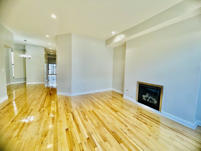 Foto del edificio - 469 E Bowen Ave
