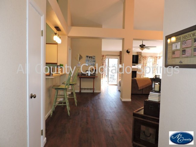 Building Photo - 850 Wycliffe Dr
