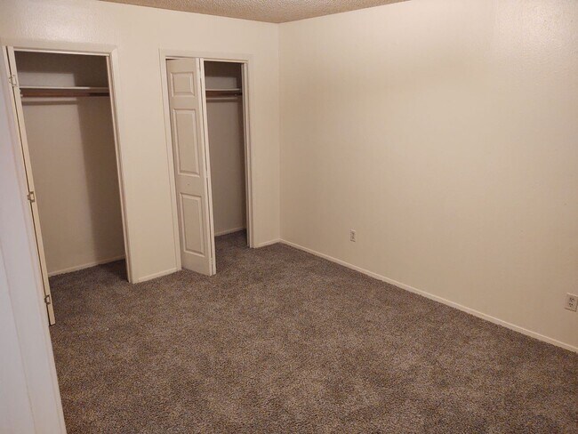 Foto del edificio - 240-242-242 Craddock Ave