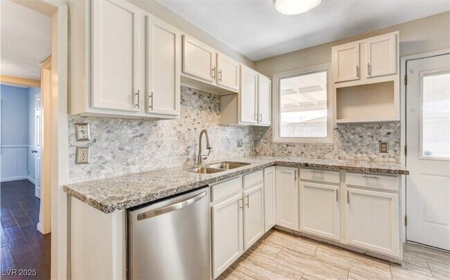 Building Photo - 1932 Hassett Ave