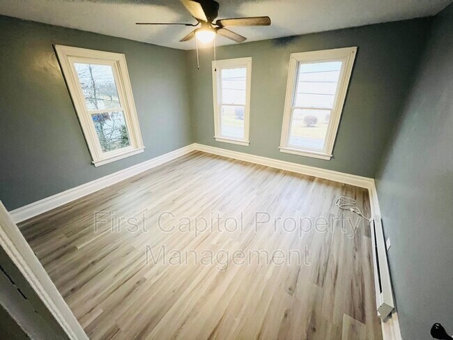 Foto del edificio - 1102 W Elm Ave