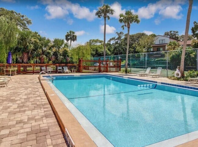 Foto del edificio - 2727 Forest Ridge Dr