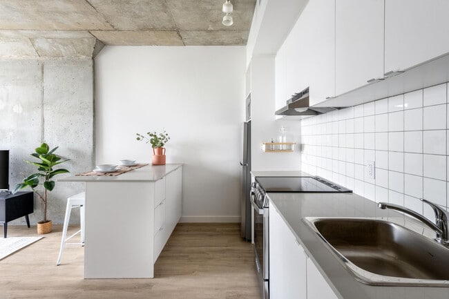 Building Photo - 1555 Boul. René-Lévesque O