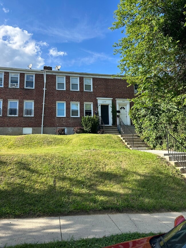 Building Photo - 1644 E Cold Spring Ln