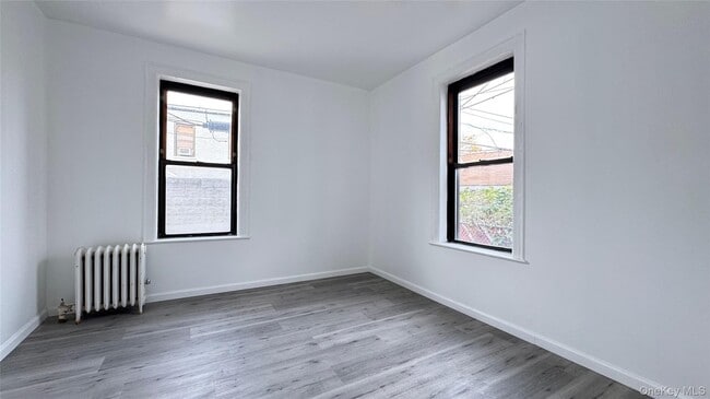 Foto del edificio - 37-54 64th St