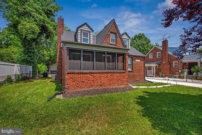 Building Photo - 3704 Hamilton St