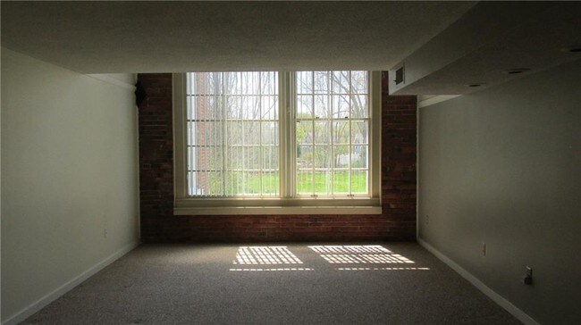 Building Photo - 40 Web Ave