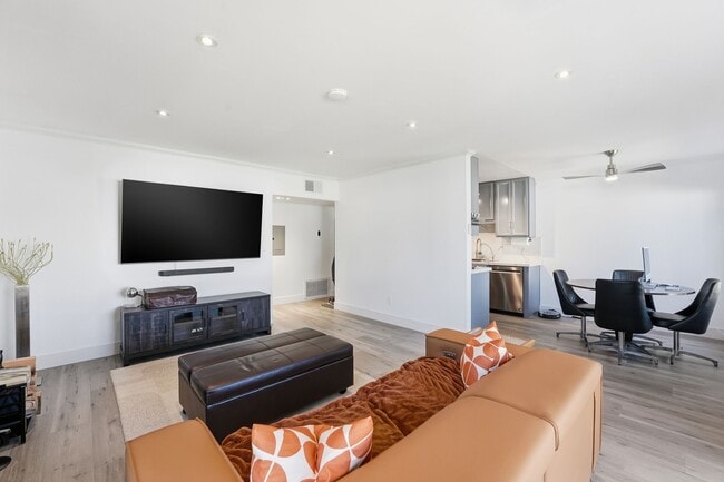 Foto del edificio - 450 W Vermont Ave