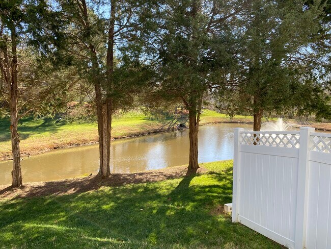 Foto del edificio - 6304 Double Eagle Dr