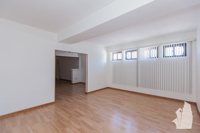 Foto del edificio - 2641 W Division St