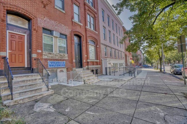 Foto del edificio - 2213 N Charles St