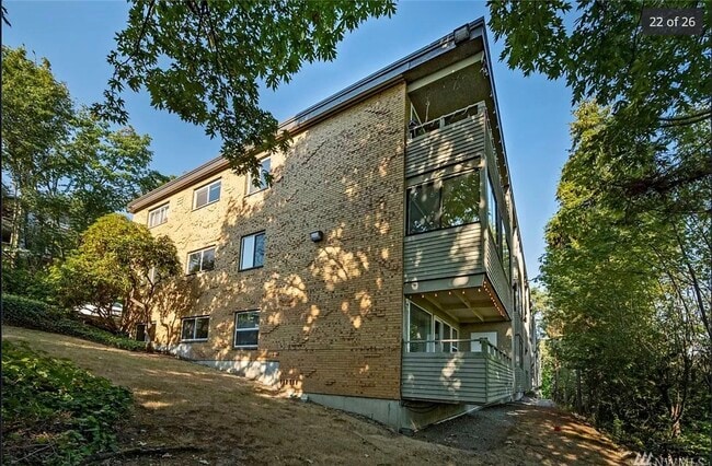 Building Photo - 3816 11th Ave W