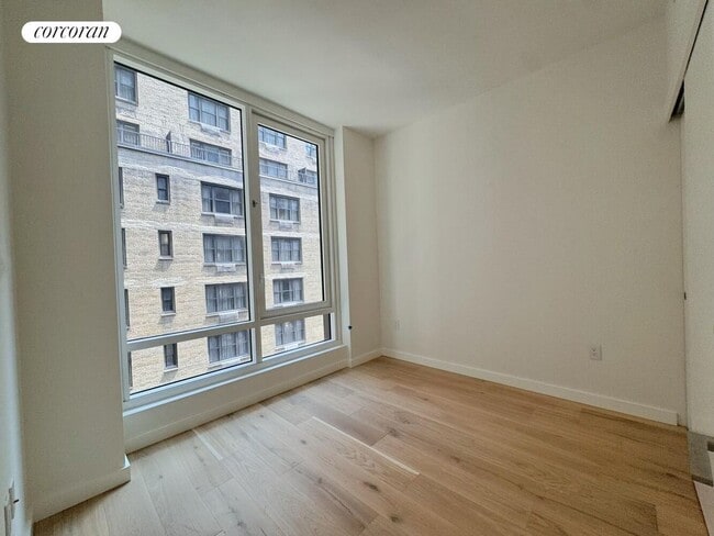 Building Photo - 135 E 47th St