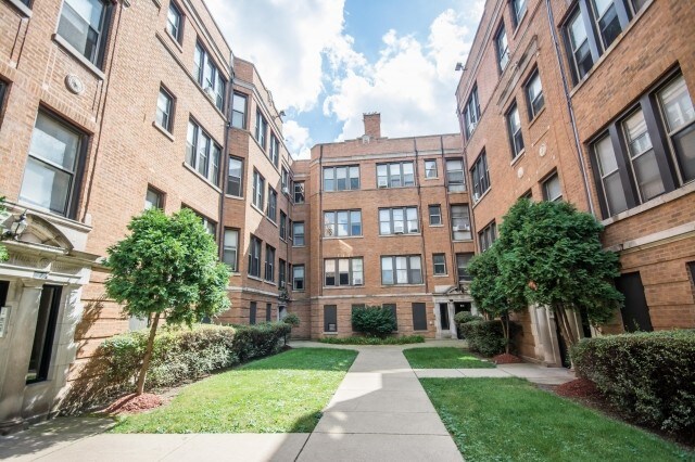 Primary Photo - 1361 W Estes Ave