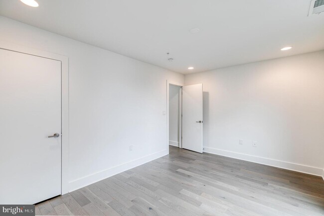 Building Photo - 502 Fairmount Ave