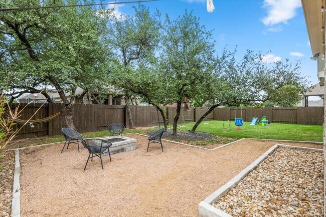 Foto del edificio - 1504 Saddlespur Ln