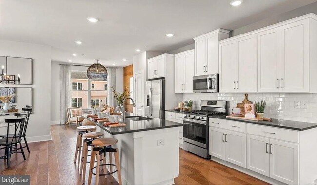 Foto del edificio - 727 Peony Ln