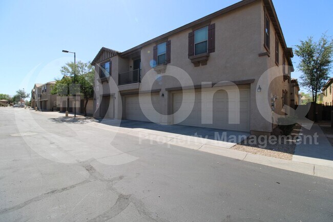 Building Photo - 8147 W Lynwood St