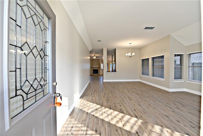 Foto del edificio - 8501 Priest River Dr