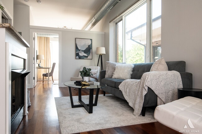 Sala de estar - 4751 N Artesian Ave #409