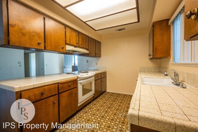 Building Photo - 3 br, 2 bath House - 15404 W. Kearney Blvd.