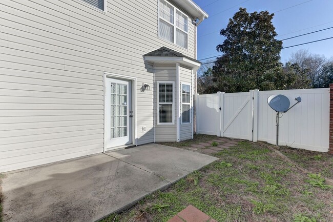 Building Photo - 1 Braiden Manor Rd