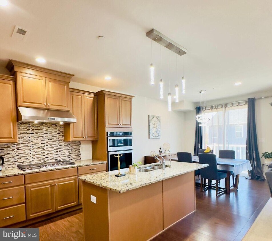 Primary Photo - 706 Hackberry Ct