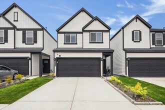 Building Photo - 3215 Creston Gate Dr