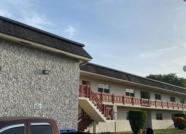 Foto del edificio - 5900 NW 17th Pl