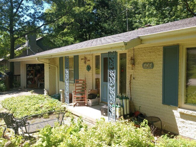 Foto del edificio - 428 Hillcrest Dr