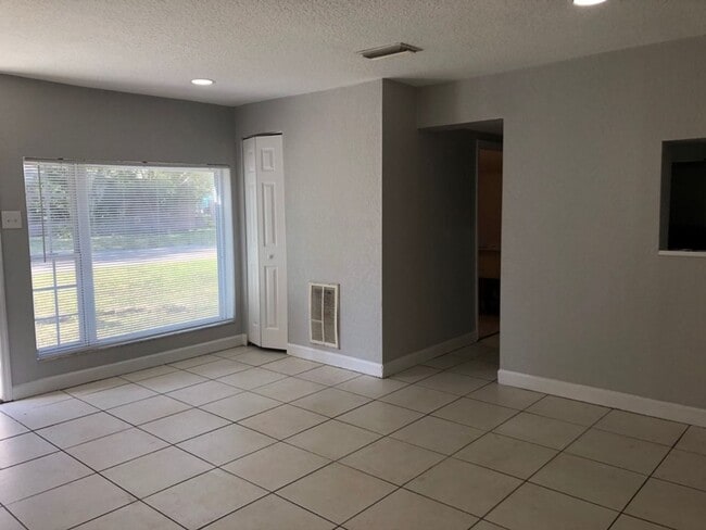 Foto del edificio - Beautiful, 3/2 Pool Home COMING SOON!