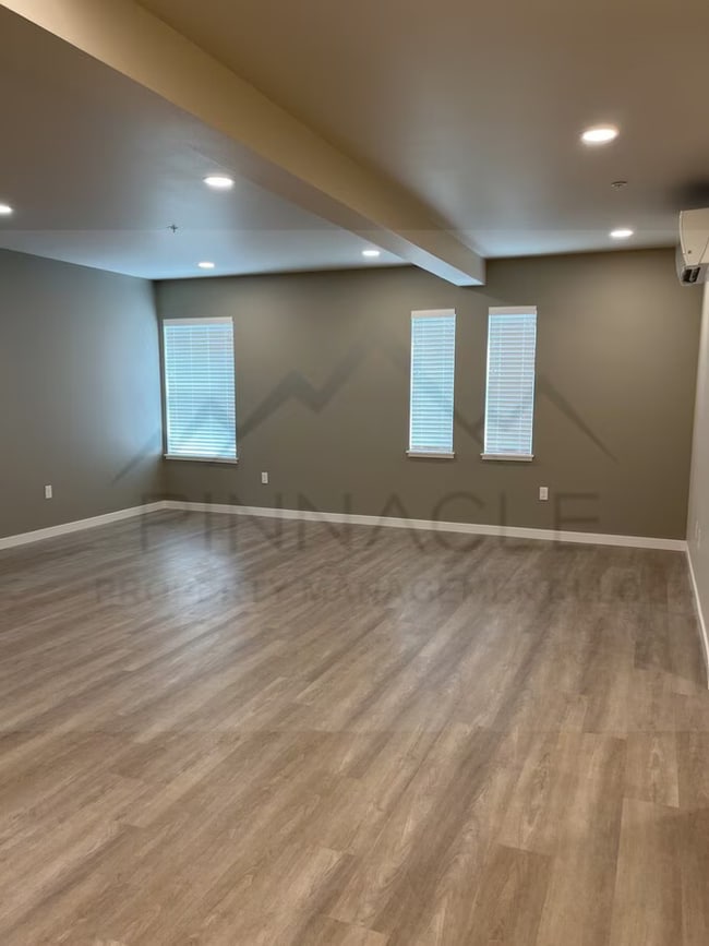 Foto del edificio - 1001 W Yakima Ave