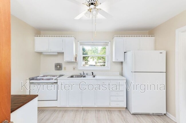 Foto del edificio - 726 Sunnywood Rd