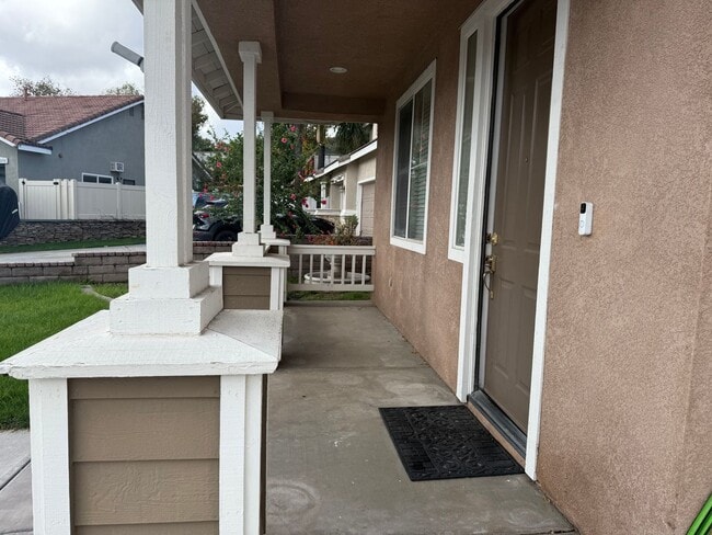 Building Photo - Updated home near Sycamore Canyon available for lease