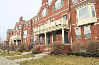 Building Photo - 3243 Camden Dr