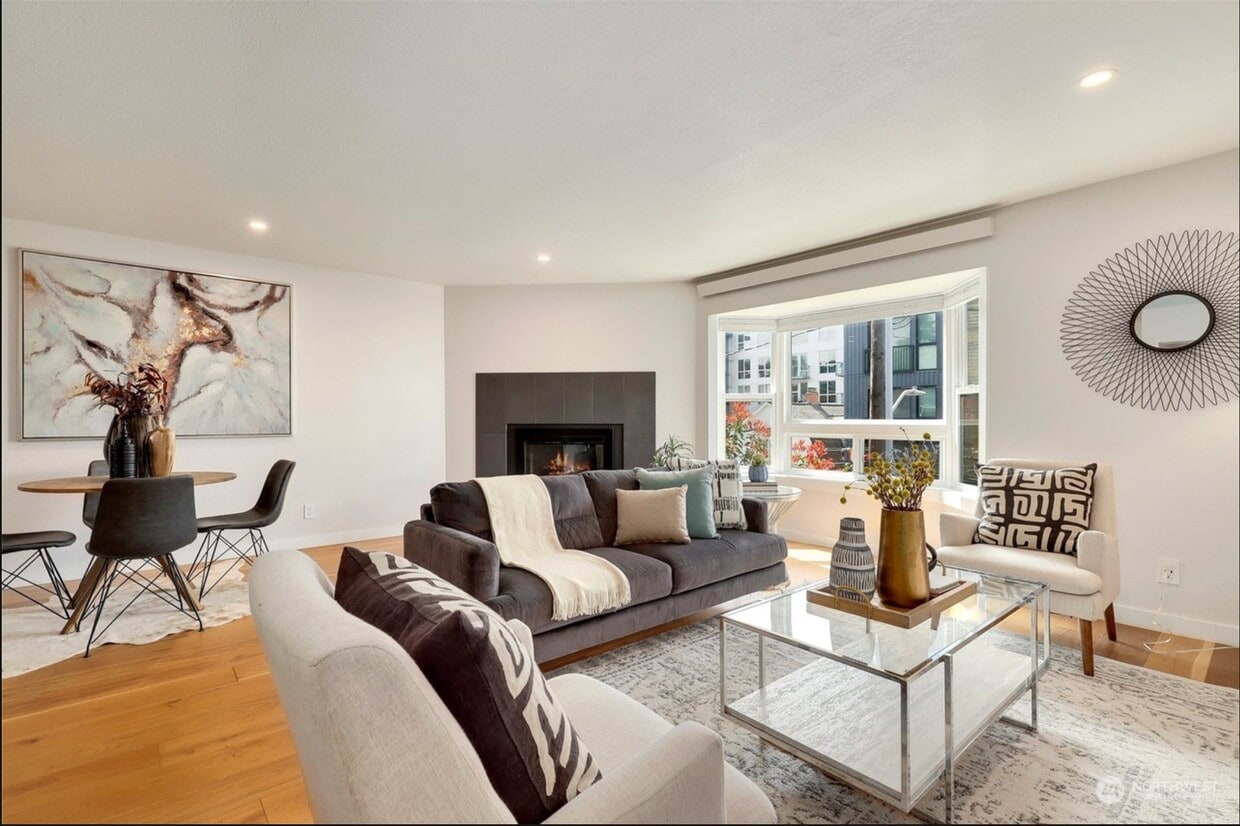 Photo - 210 Boylston Ave E (Seattle, WA)