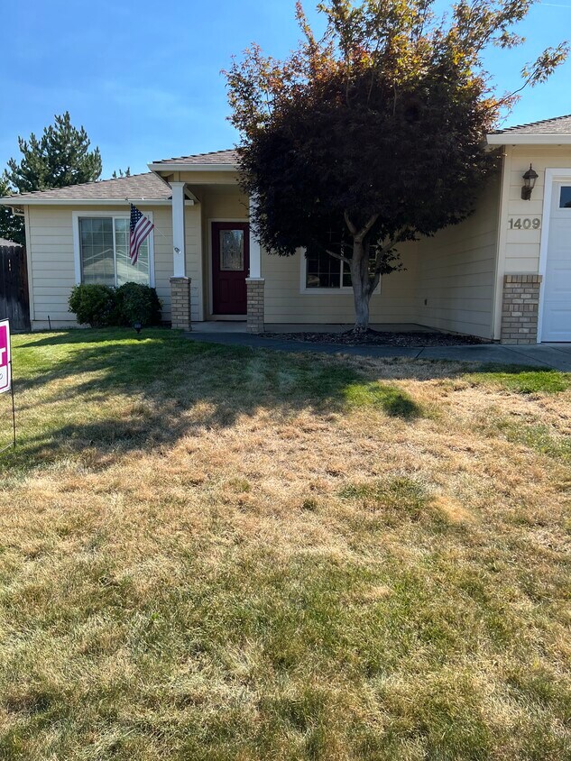 1409 Andrew Dr, Medford, OR 97501 House Rental in Medford, OR