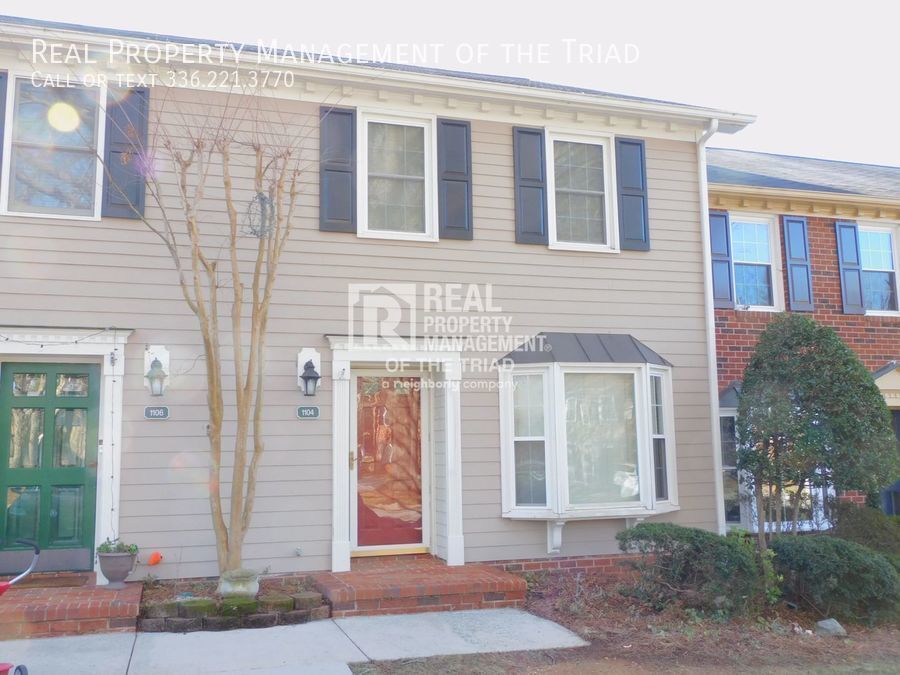 Foto principal - Lovely 2BD/2BA Popular Western Greensboro ...