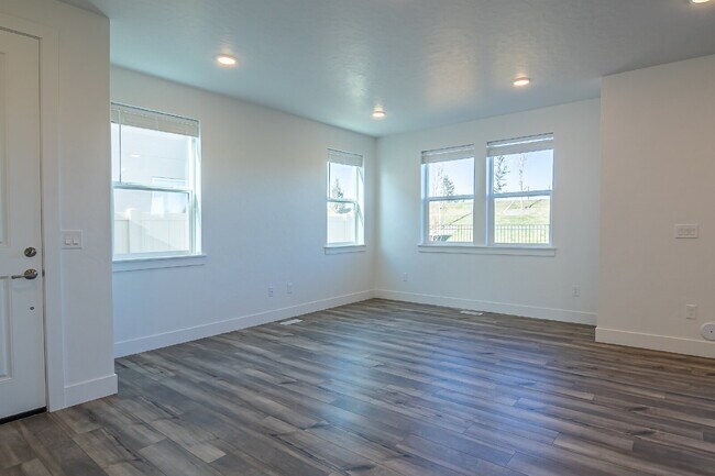 Foto del edificio - "READY NOW! 3-Bed PLUS Office-Townhouse Retreat in Eagle, ID – Spacious Living with 2.5 Baths!"